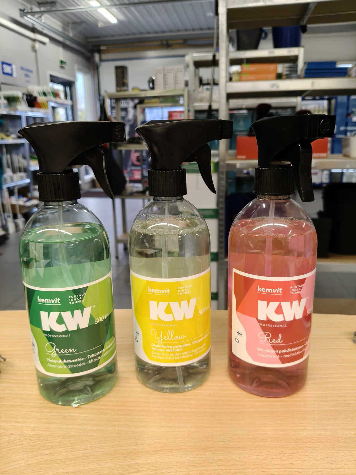 Kolme KW-puhdistussuihketta: Green, Yellow ja Red.
